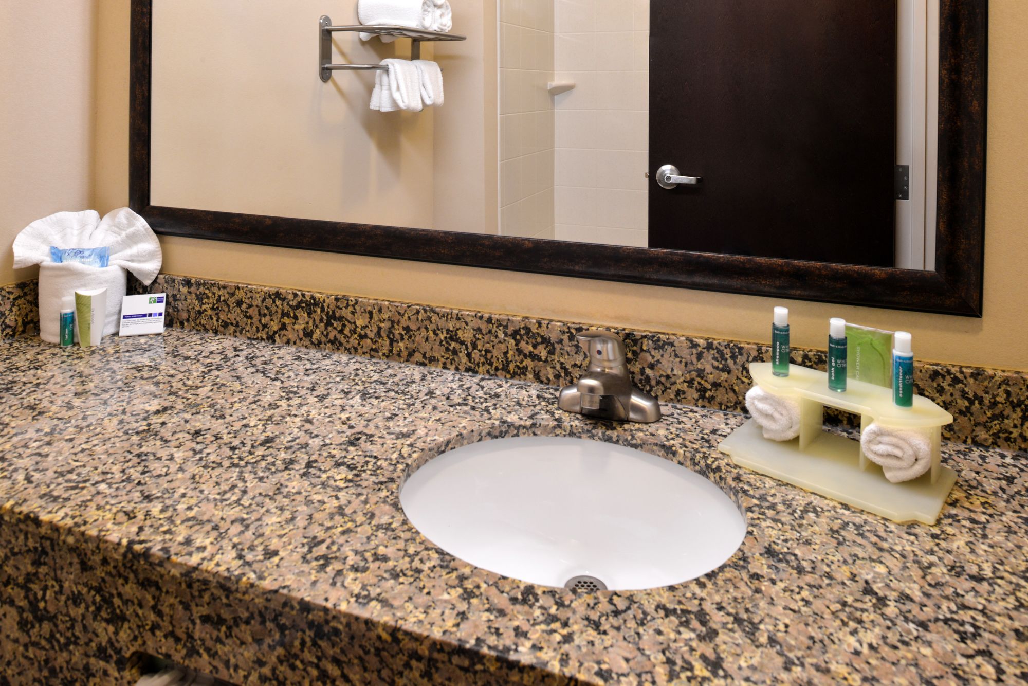 Holiday Inn Express Hotel & Suites Fairmont