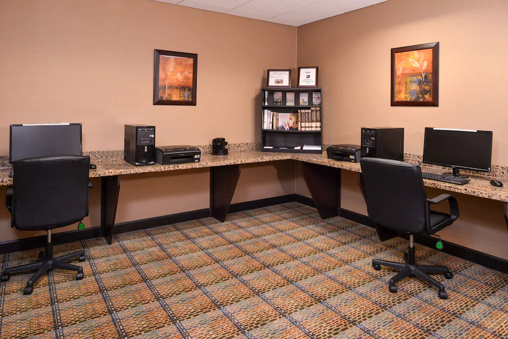 Holiday Inn Express Hotel & Suites Fairmont