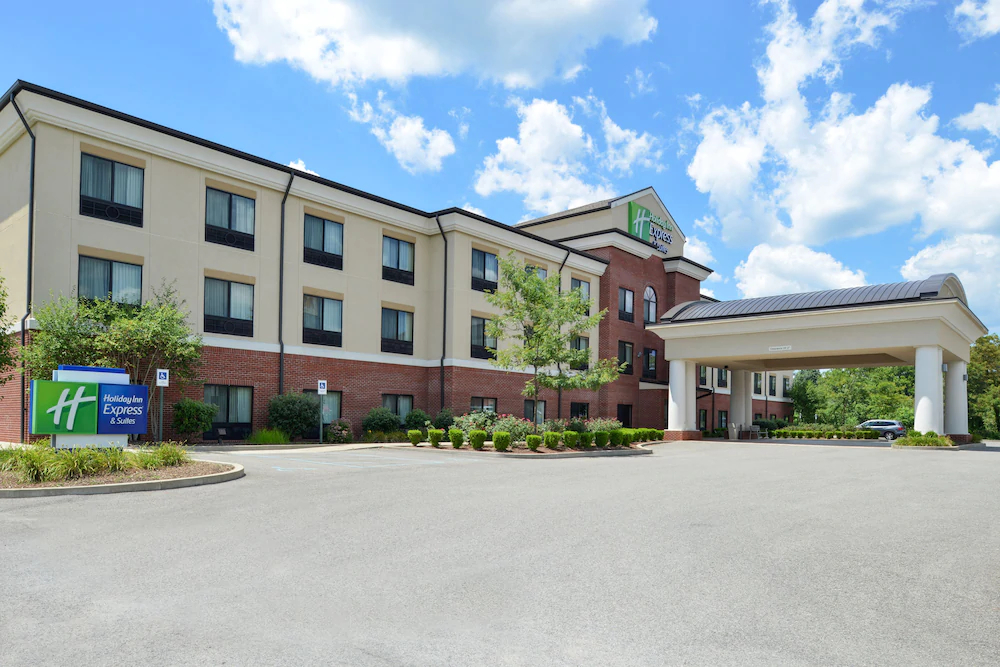 Holiday Inn Express Hotel & Suites Fairmont
