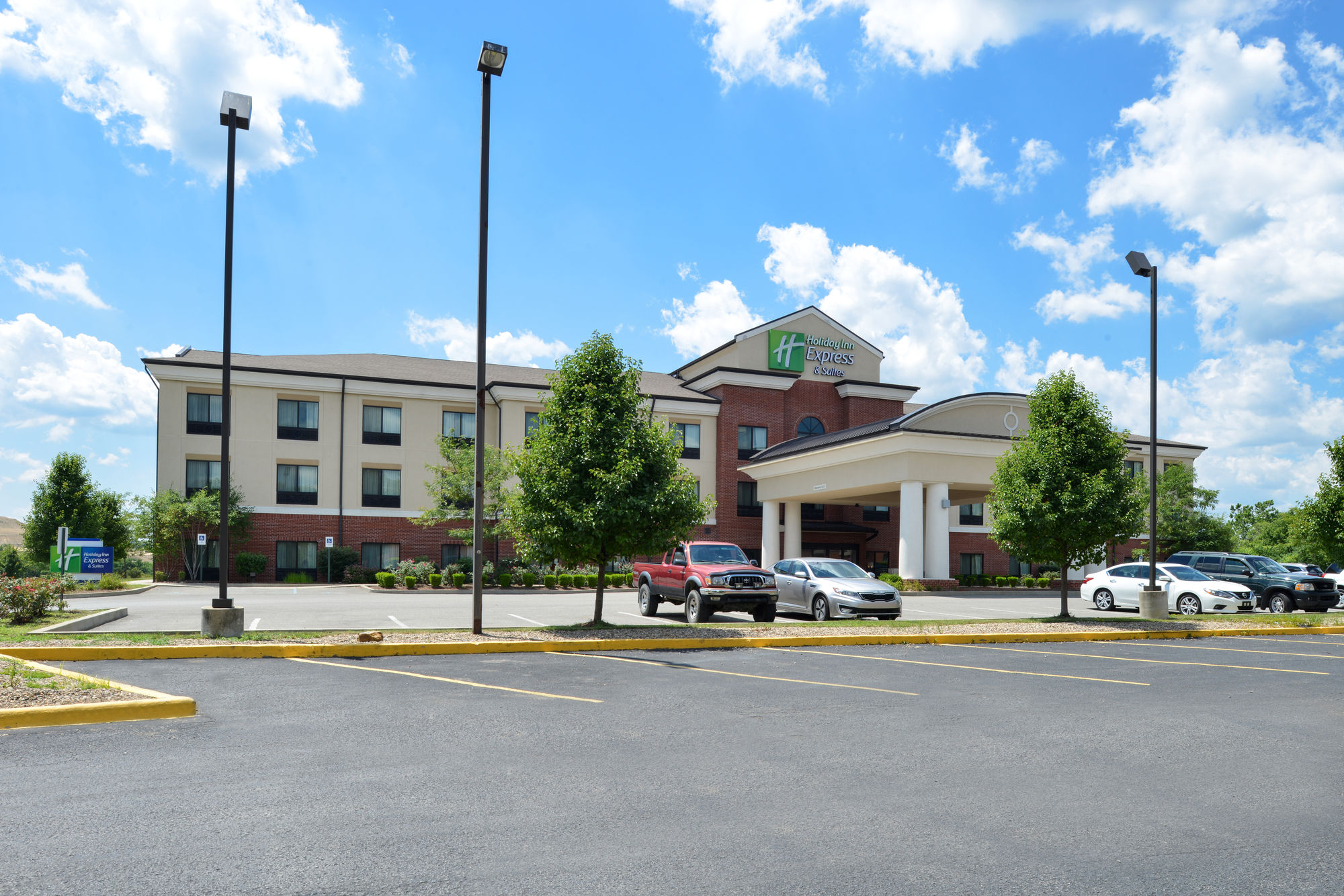 Holiday Inn Express Hotel & Suites Fairmont