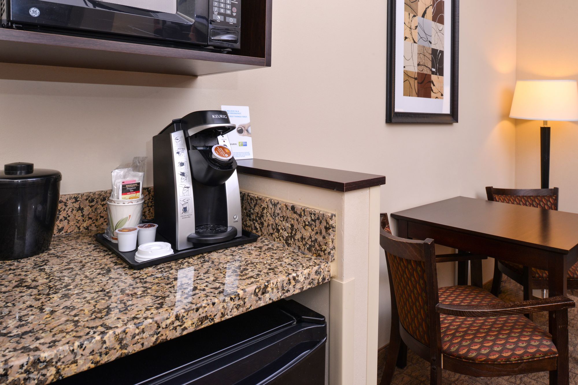 Holiday Inn Express Hotel & Suites Fairmont
