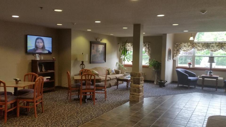 Microtel Inn & Suites by Wyndham Hazelton/Bruceton Mills