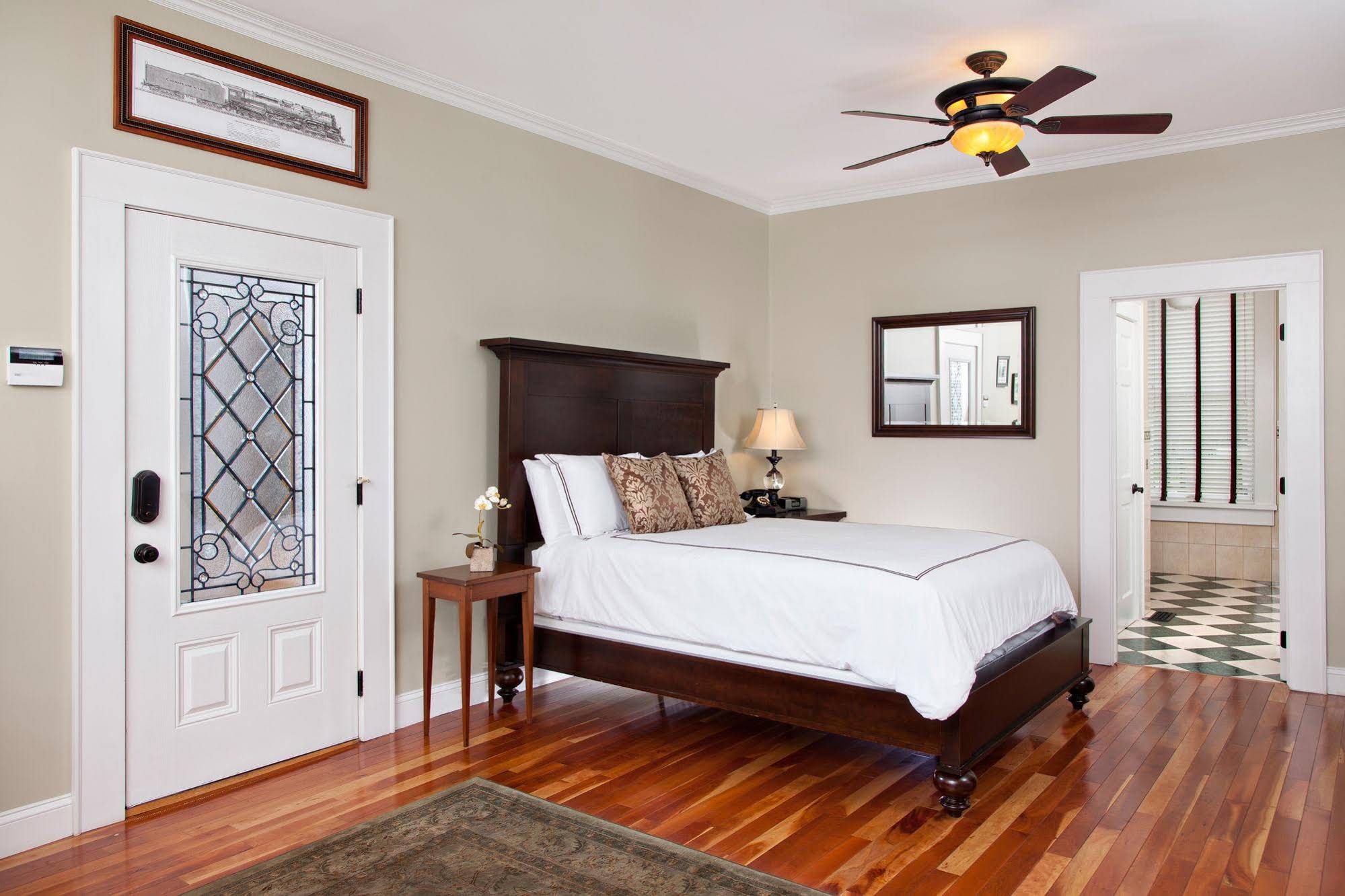 The Guest House Inn On Courthouse Square