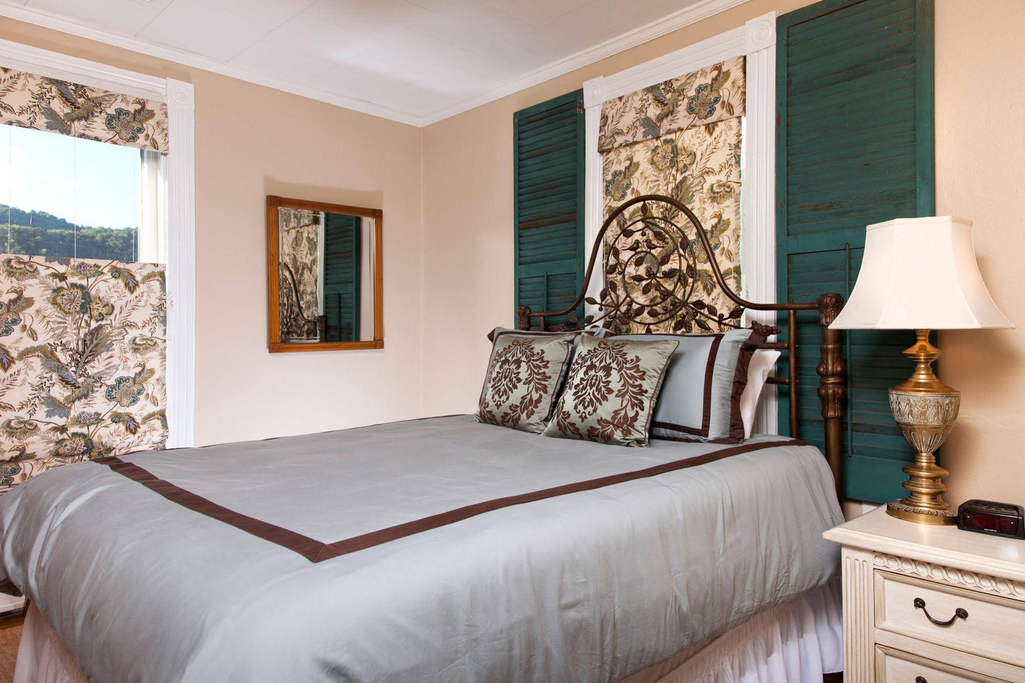 The Guest House Inn On Courthouse Square