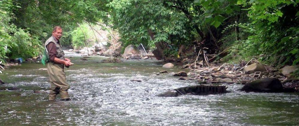 Elkhorn Inn & Theatre