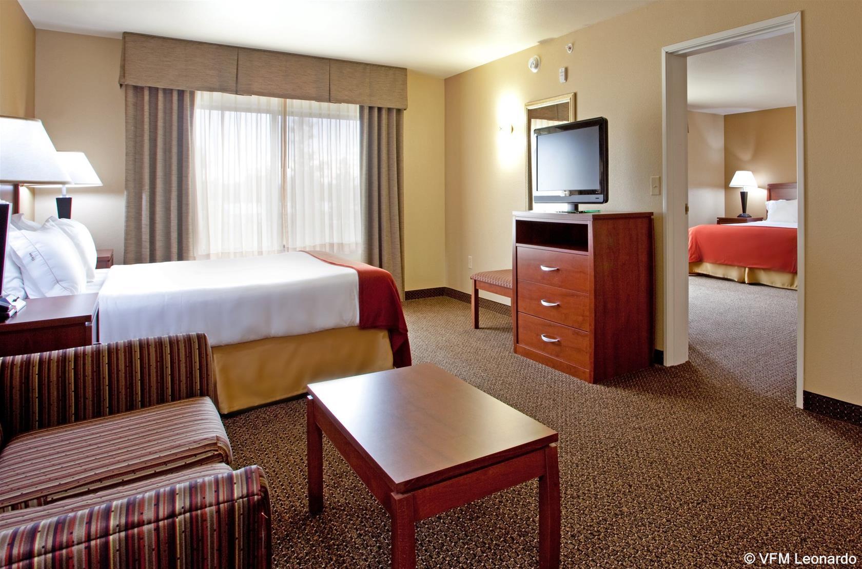 Holiday Inn Express Hotel & Suites Lewisburg
