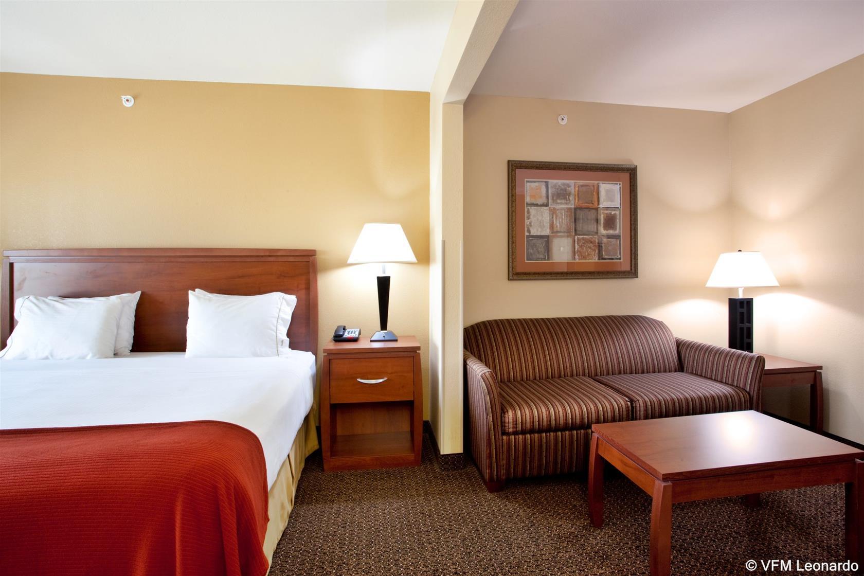 Holiday Inn Express Hotel & Suites Lewisburg