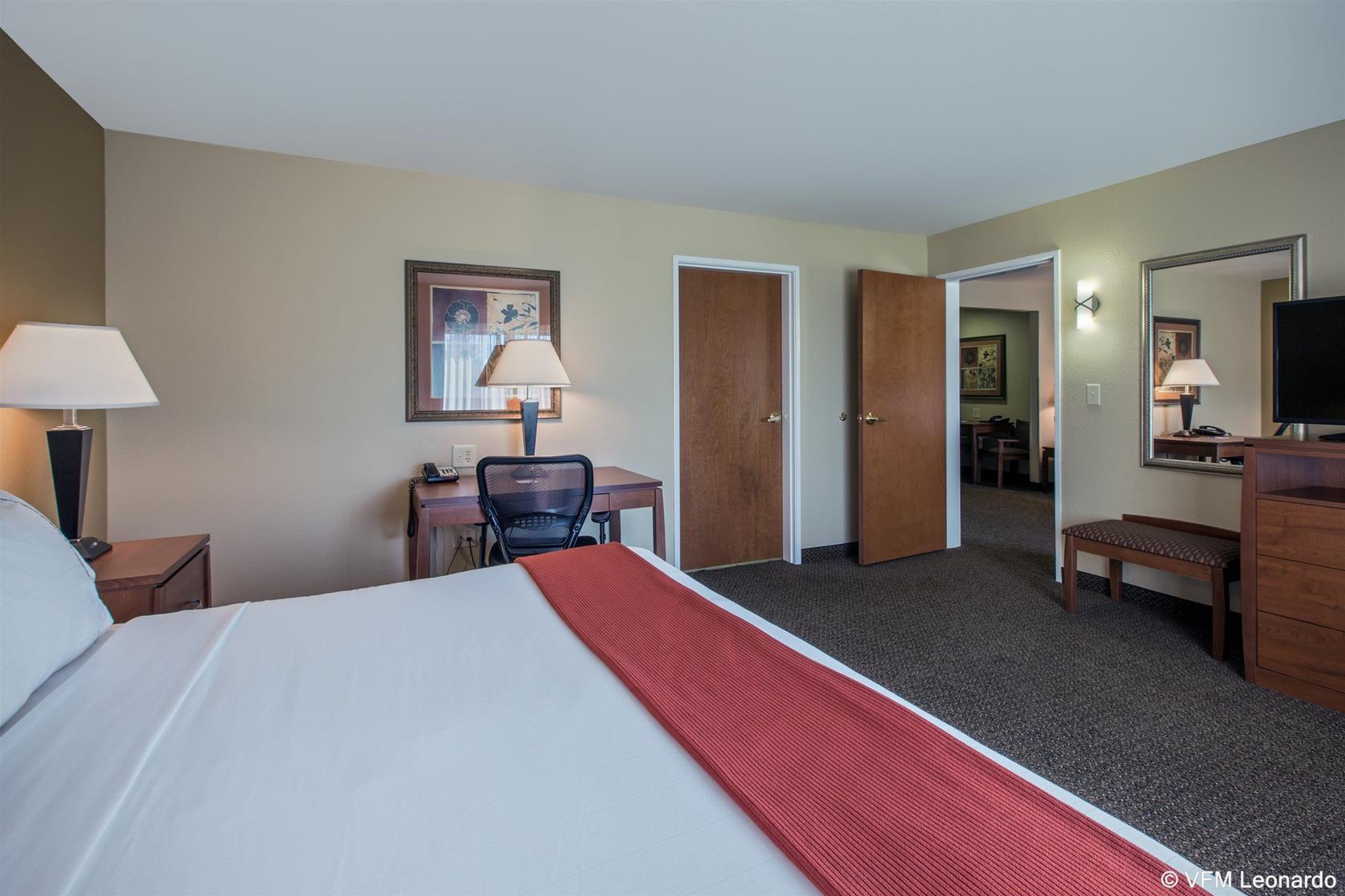 Holiday Inn Express Hotel & Suites Lewisburg