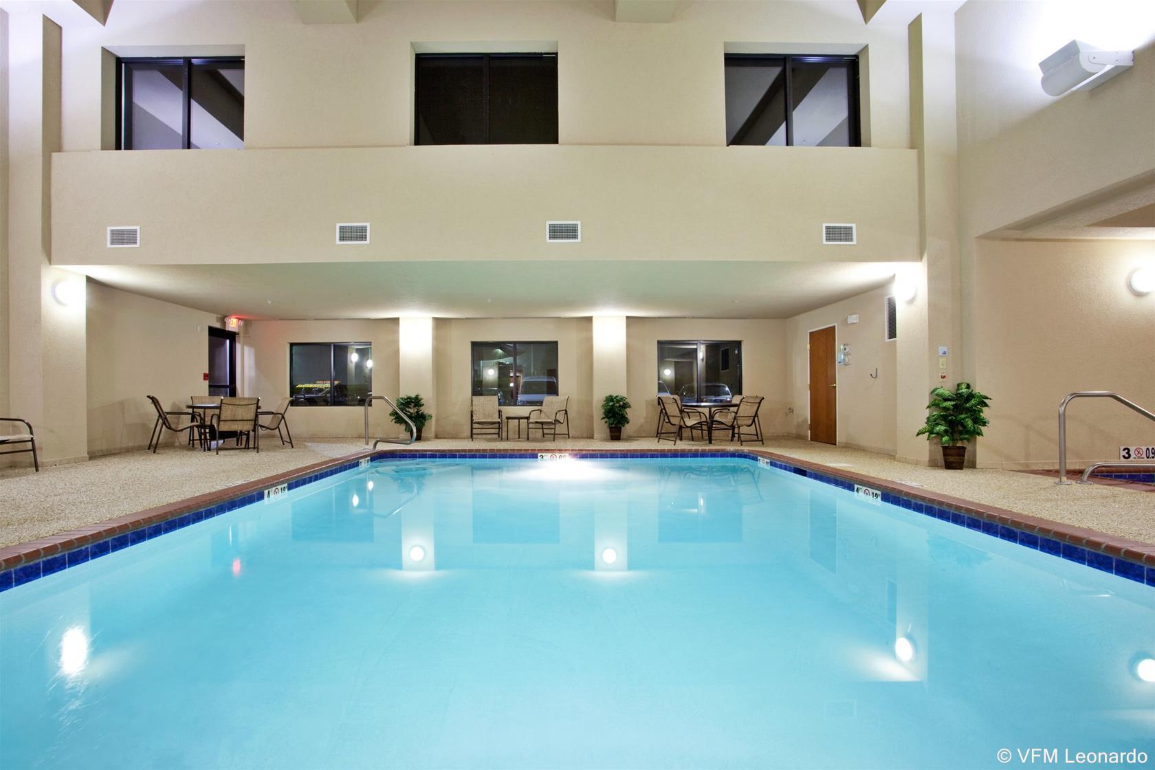 Holiday Inn Express Hotel & Suites Lewisburg