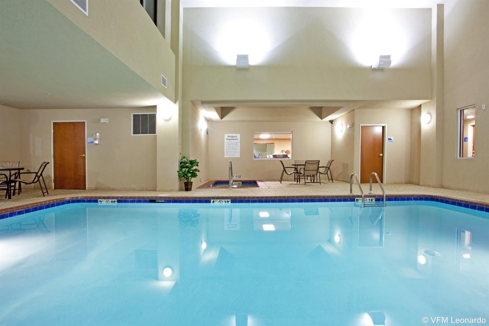 Holiday Inn Express Hotel & Suites Lewisburg