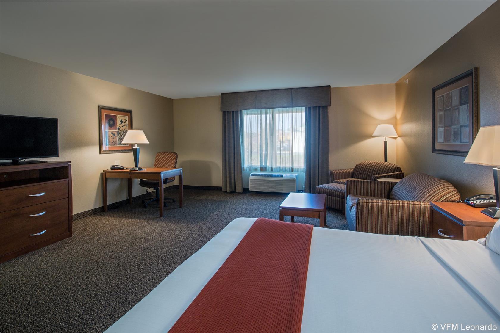 Holiday Inn Express Hotel & Suites Lewisburg