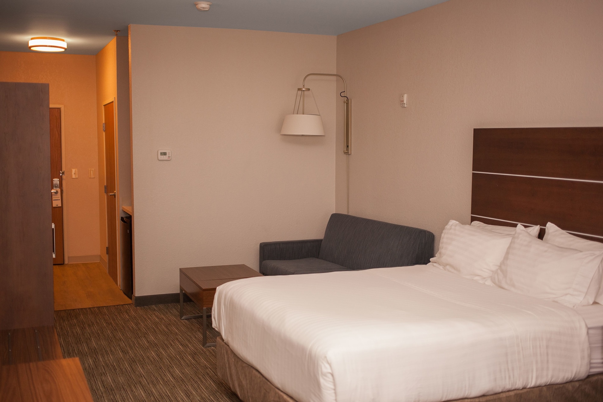 Holiday Inn Express & Suites Logan