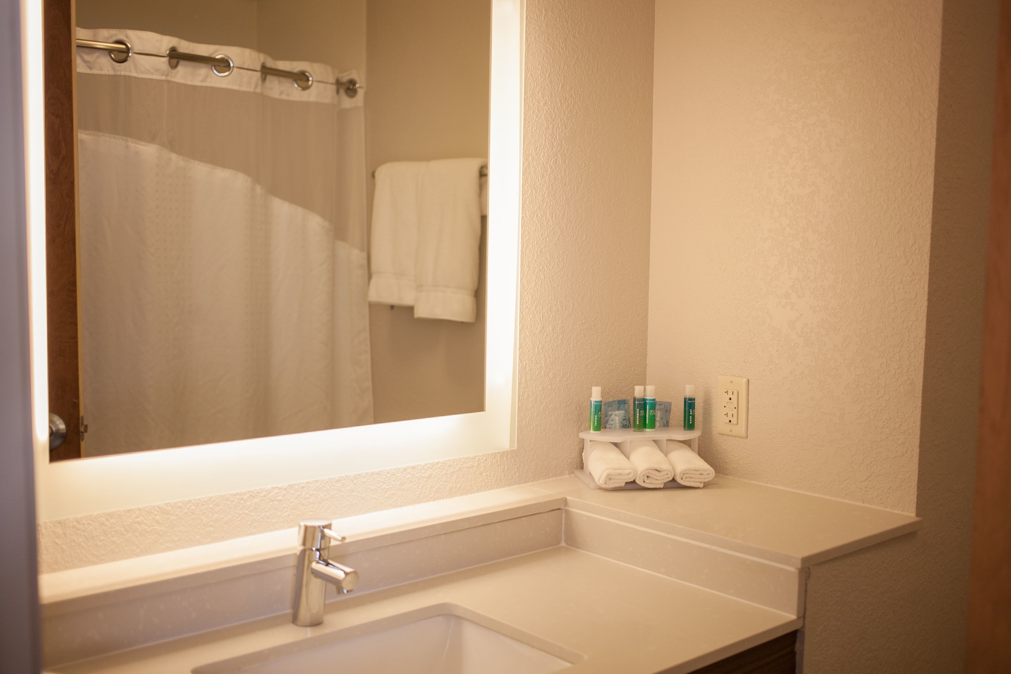 Holiday Inn Express & Suites Logan