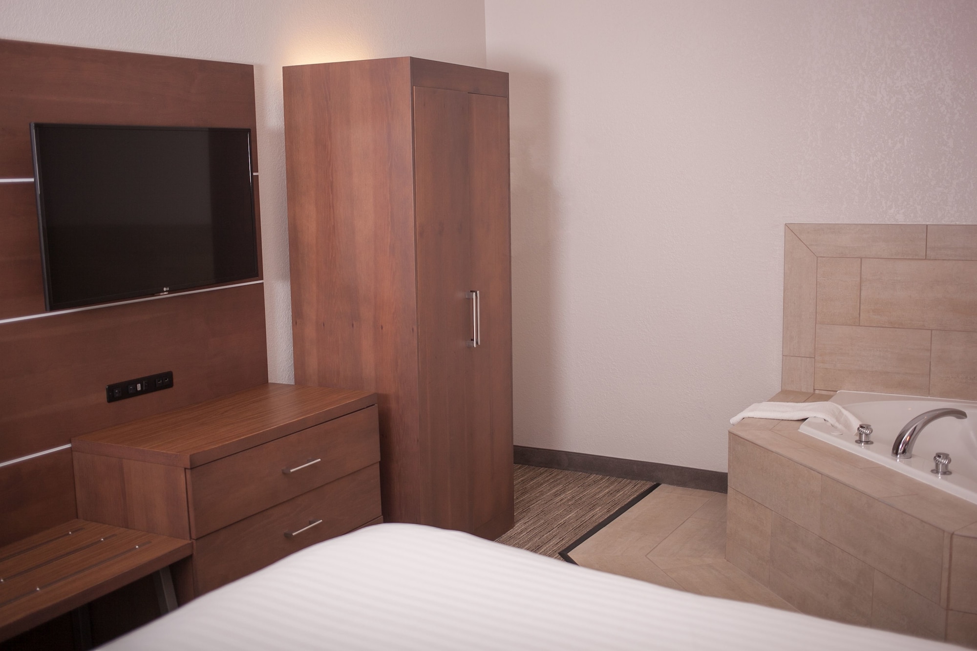 Holiday Inn Express & Suites Logan