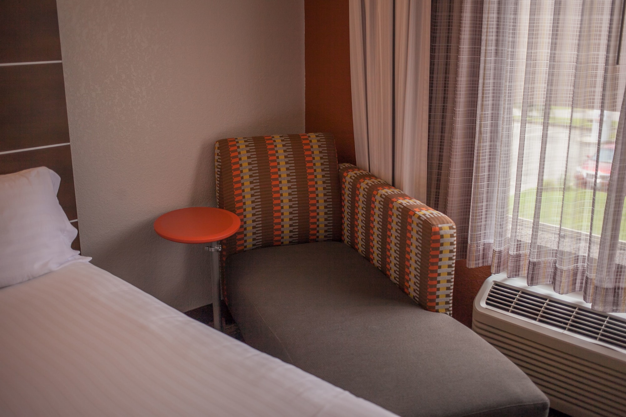 Holiday Inn Express & Suites Logan