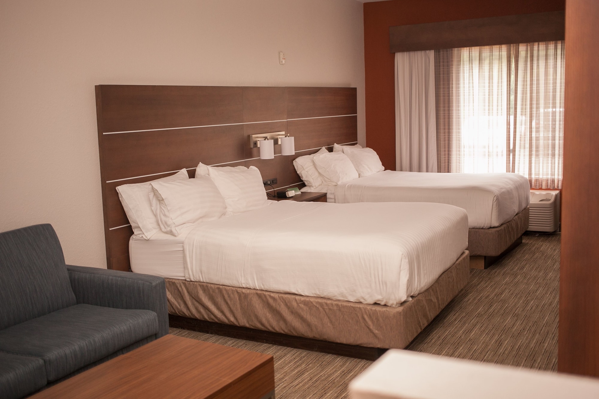 Holiday Inn Express & Suites Logan