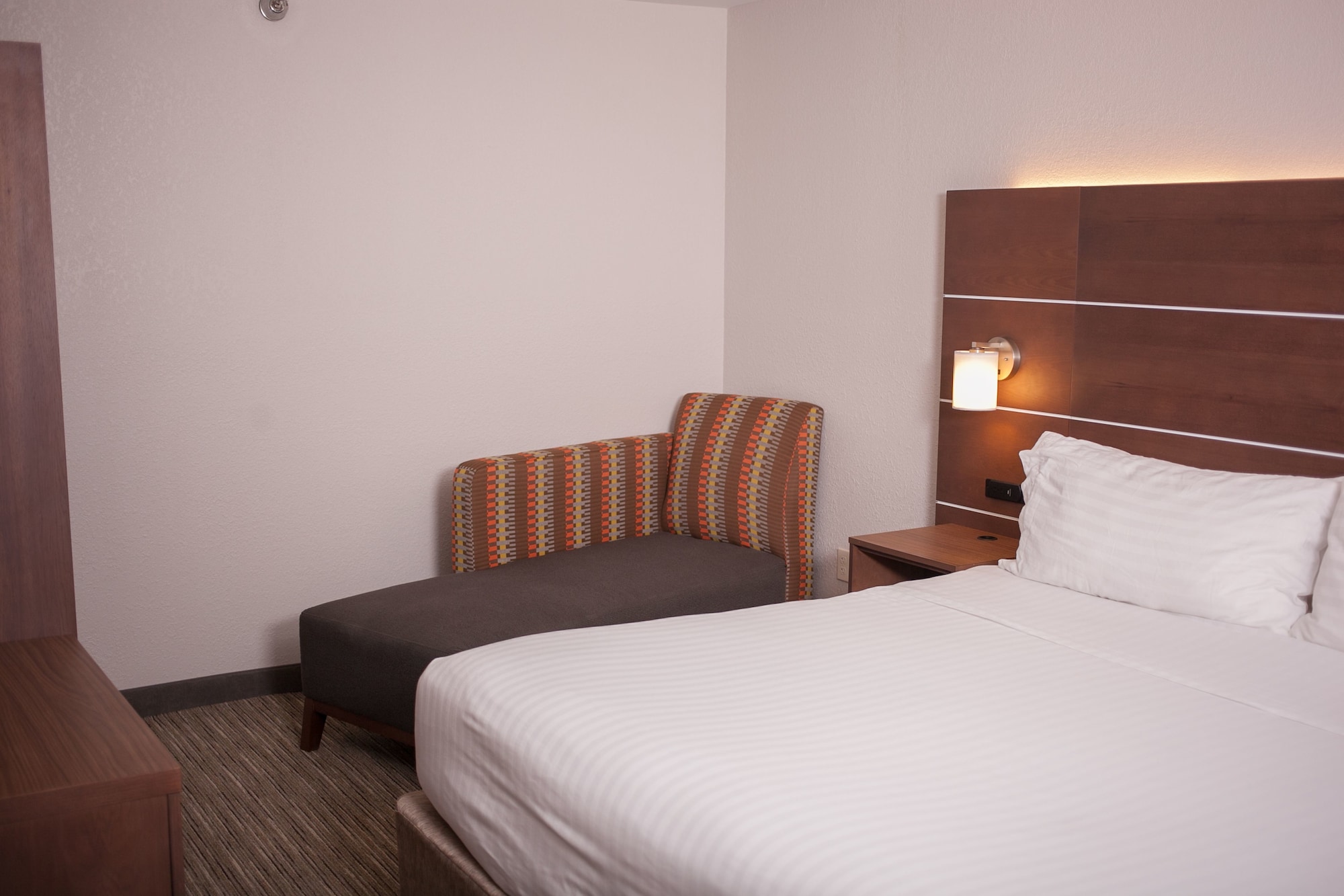 Holiday Inn Express & Suites Logan
