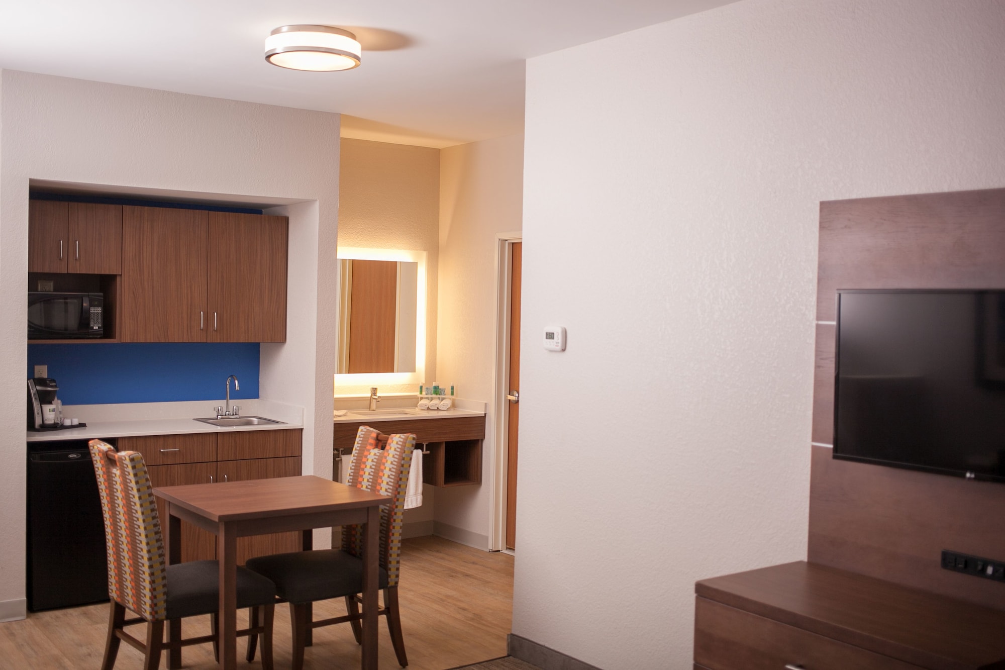 Holiday Inn Express & Suites Logan