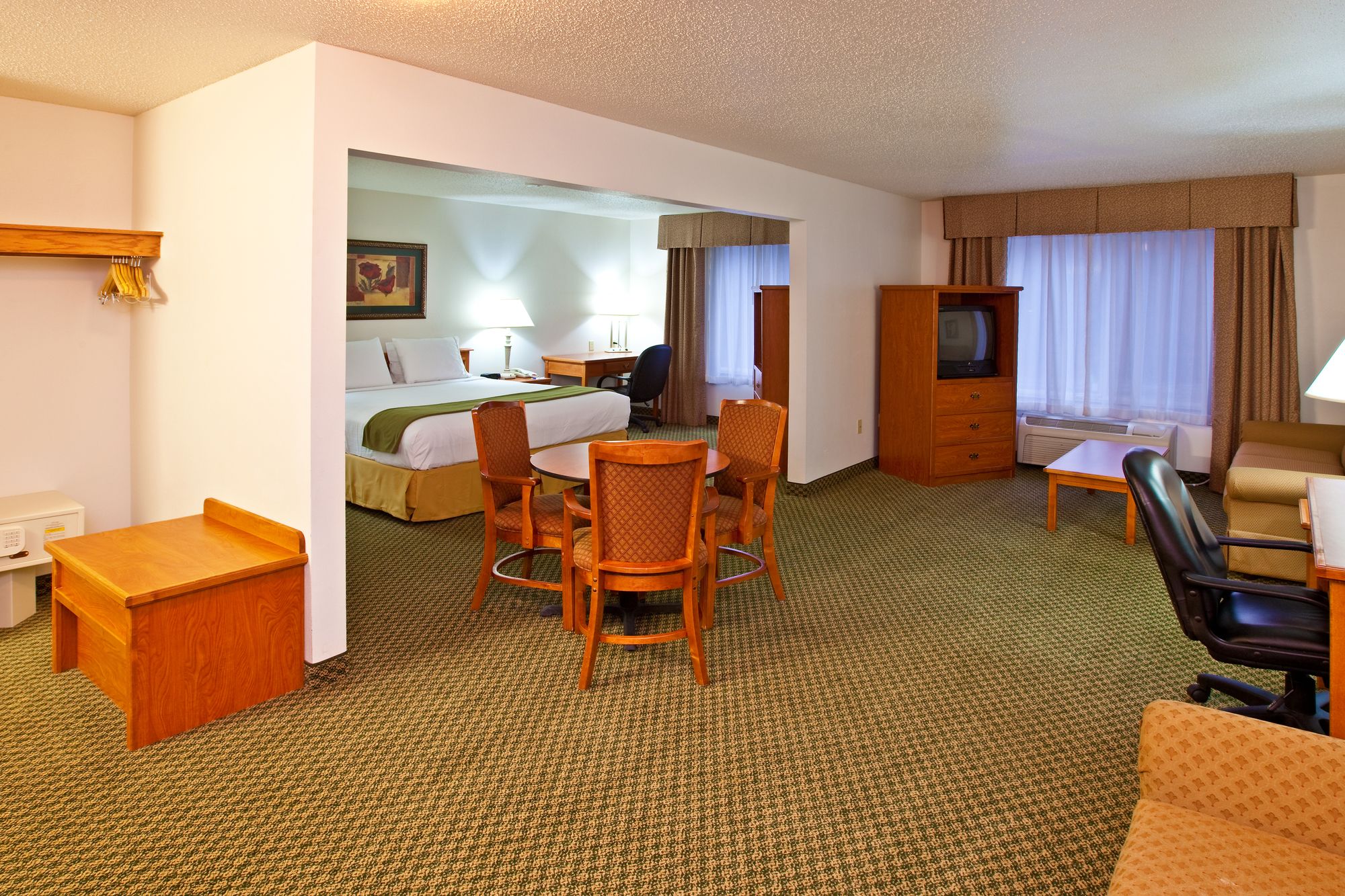 Holiday Inn Express & Suites Logan