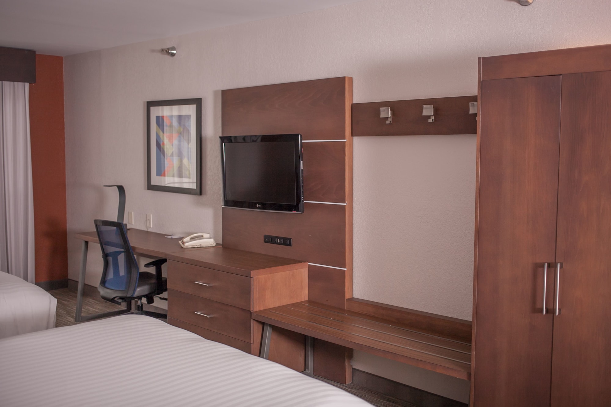 Holiday Inn Express & Suites Logan