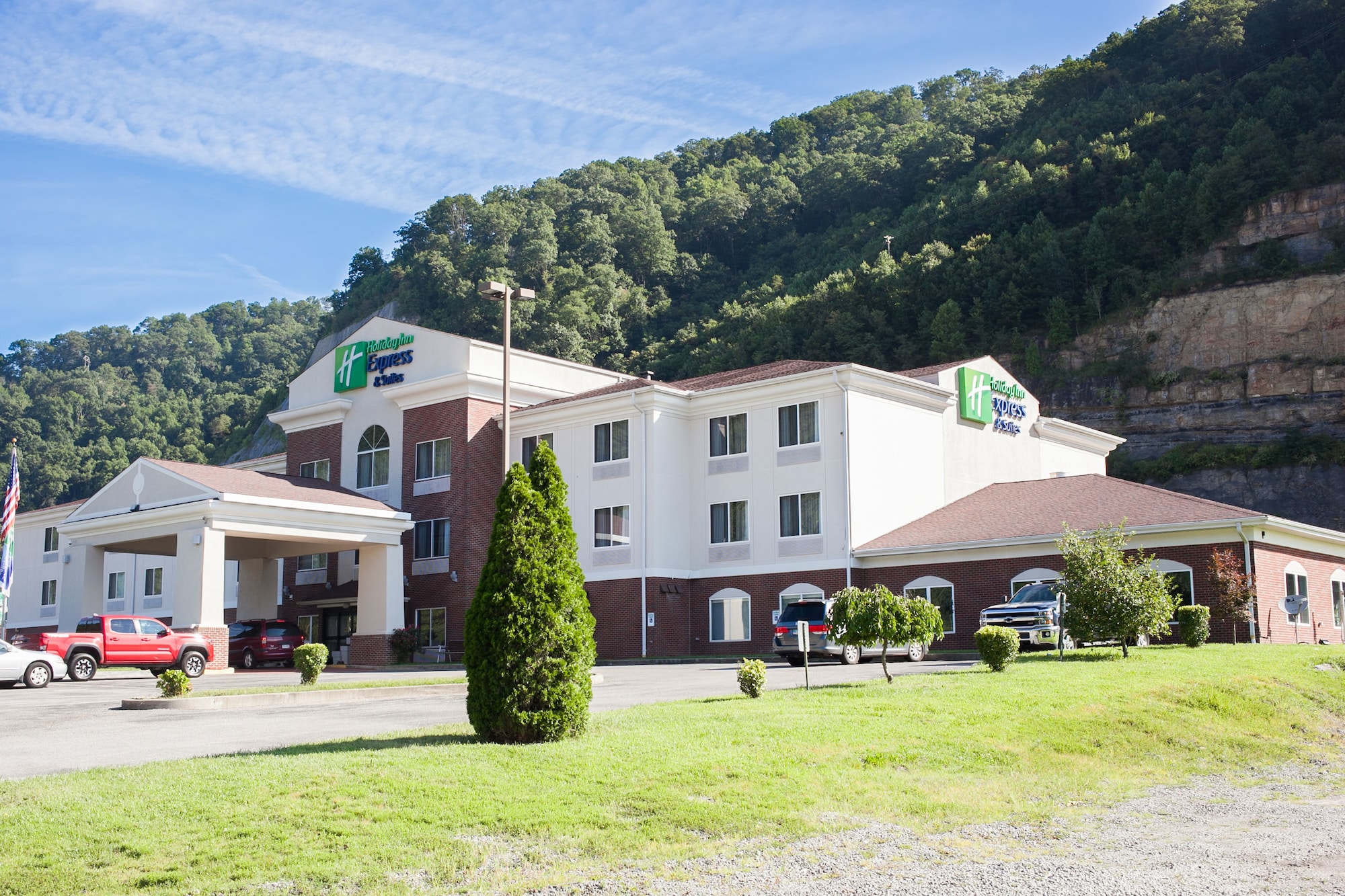 Holiday Inn Express & Suites Logan