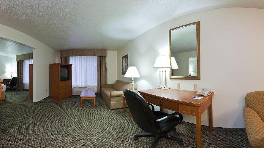 Holiday Inn Express & Suites Logan