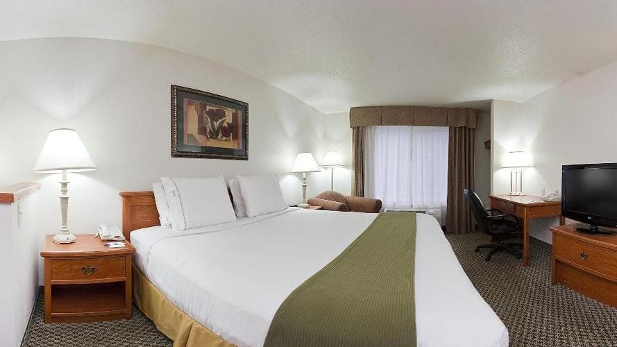 Holiday Inn Express & Suites Logan