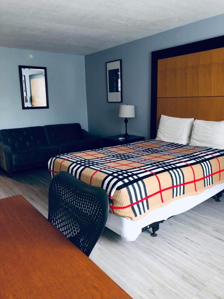 APM Inn & Suites