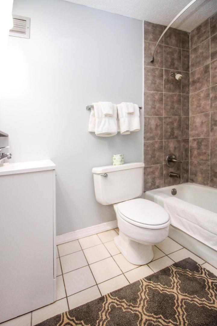 APM Inn & Suites