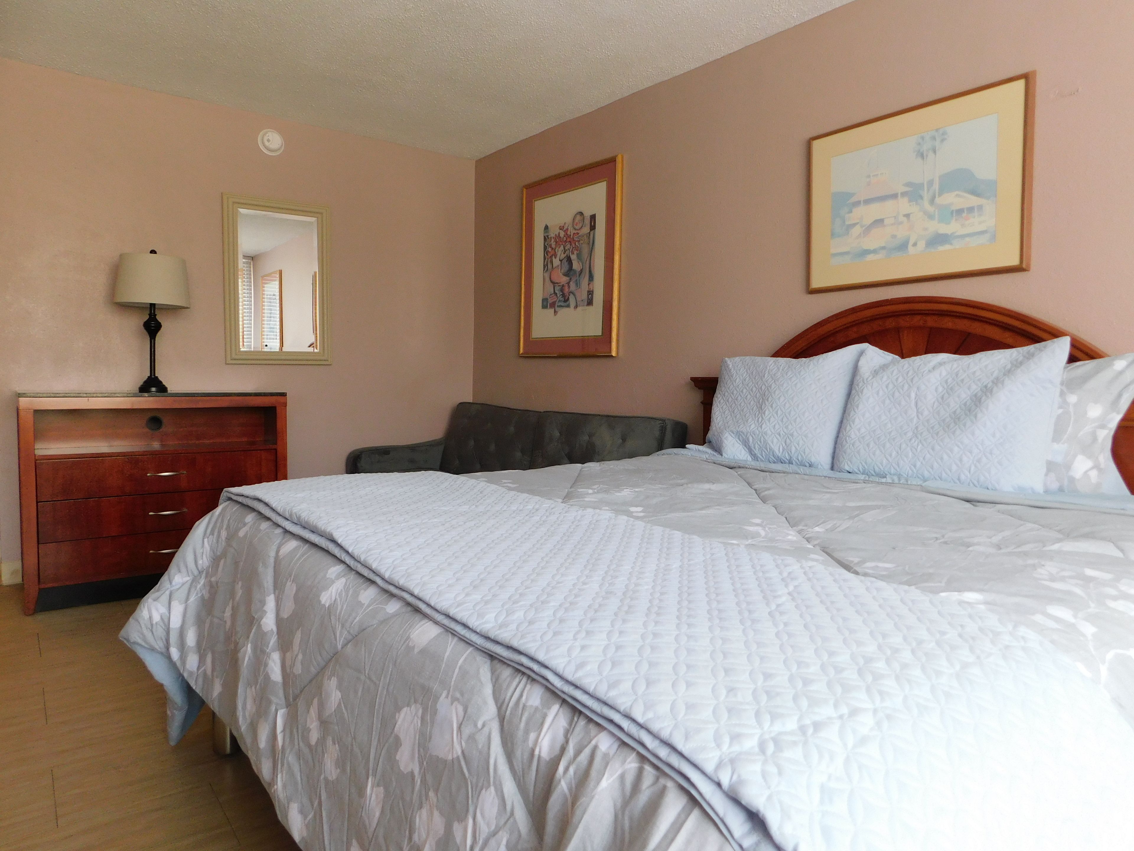 APM Inn & Suites