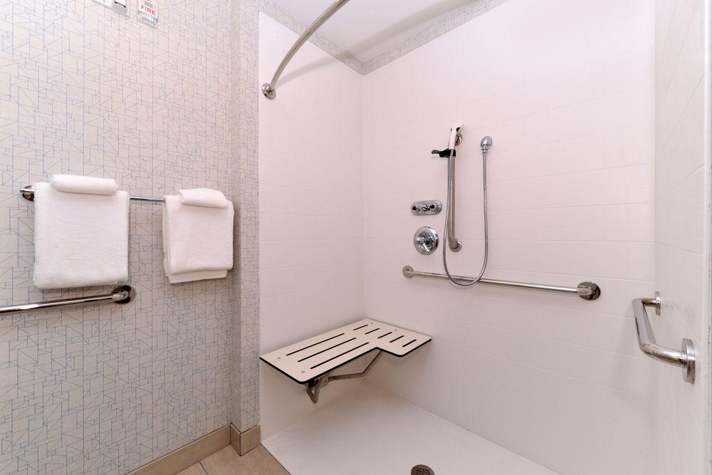 Holiday Inn Express Hotel & Suites Parkersburg - Mineral Wells