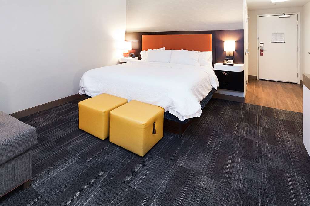 Hampton Inn & Suites Morgantown / University Town Centre