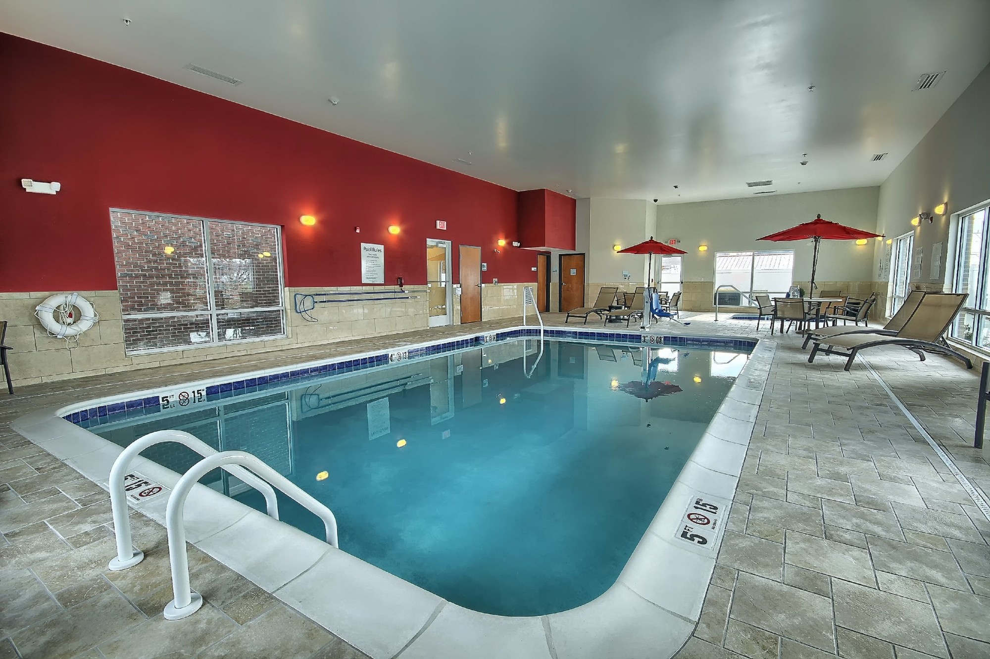 Holiday Inn Express & Suites New Martinsville