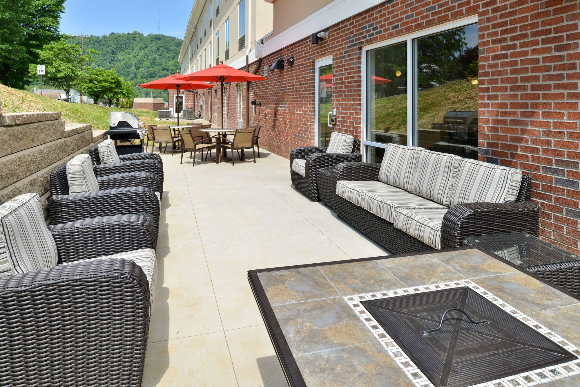Holiday Inn Express & Suites New Martinsville