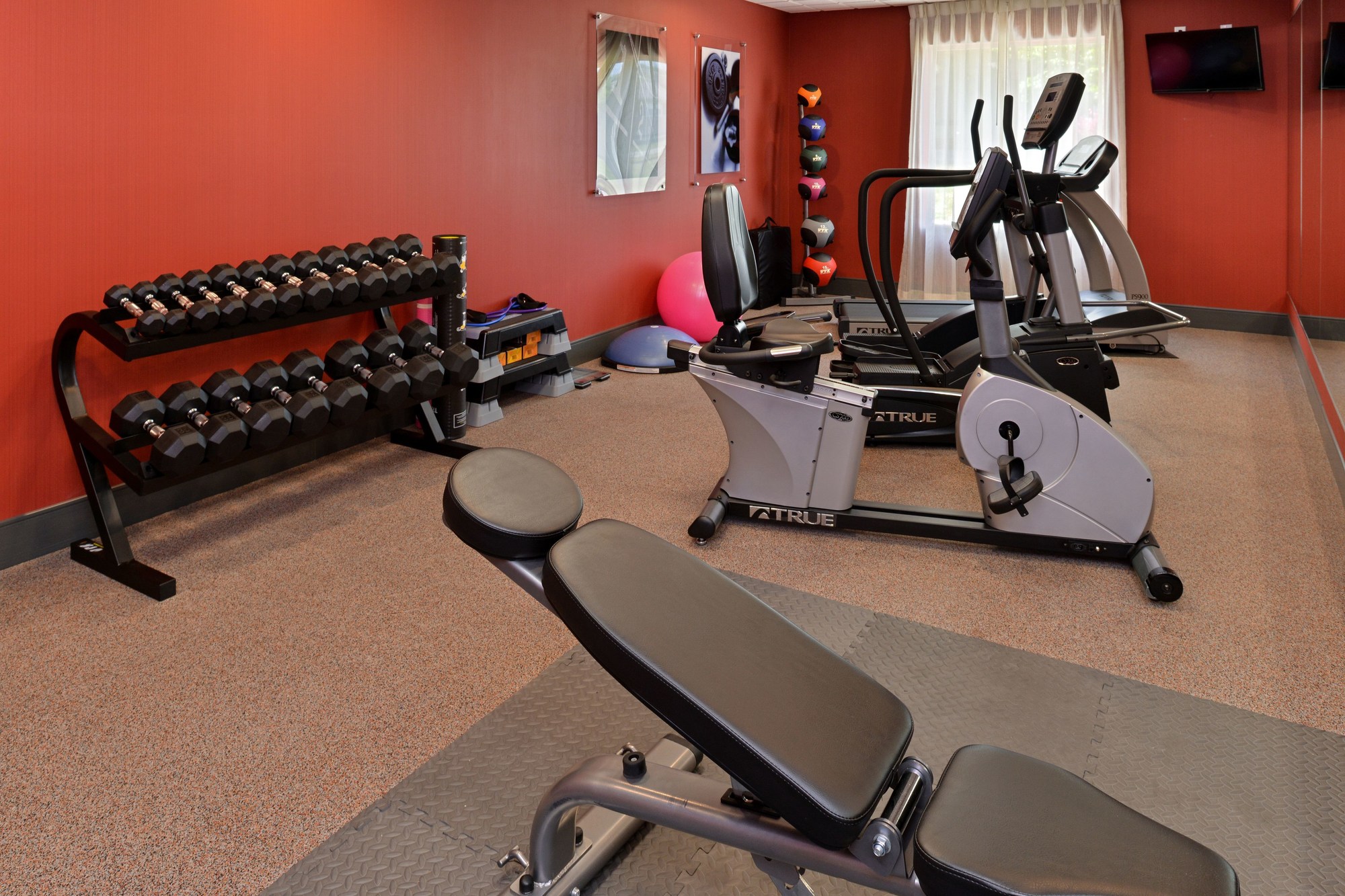 Holiday Inn Express & Suites New Martinsville