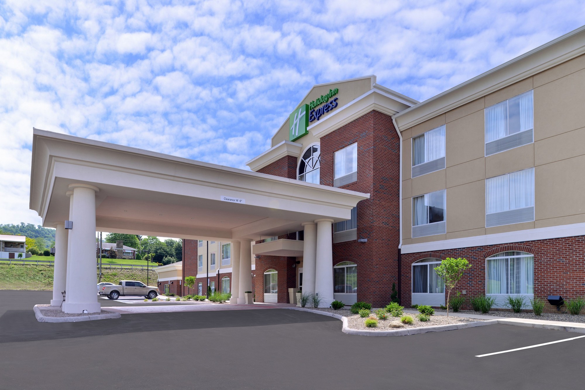 Holiday Inn Express & Suites New Martinsville