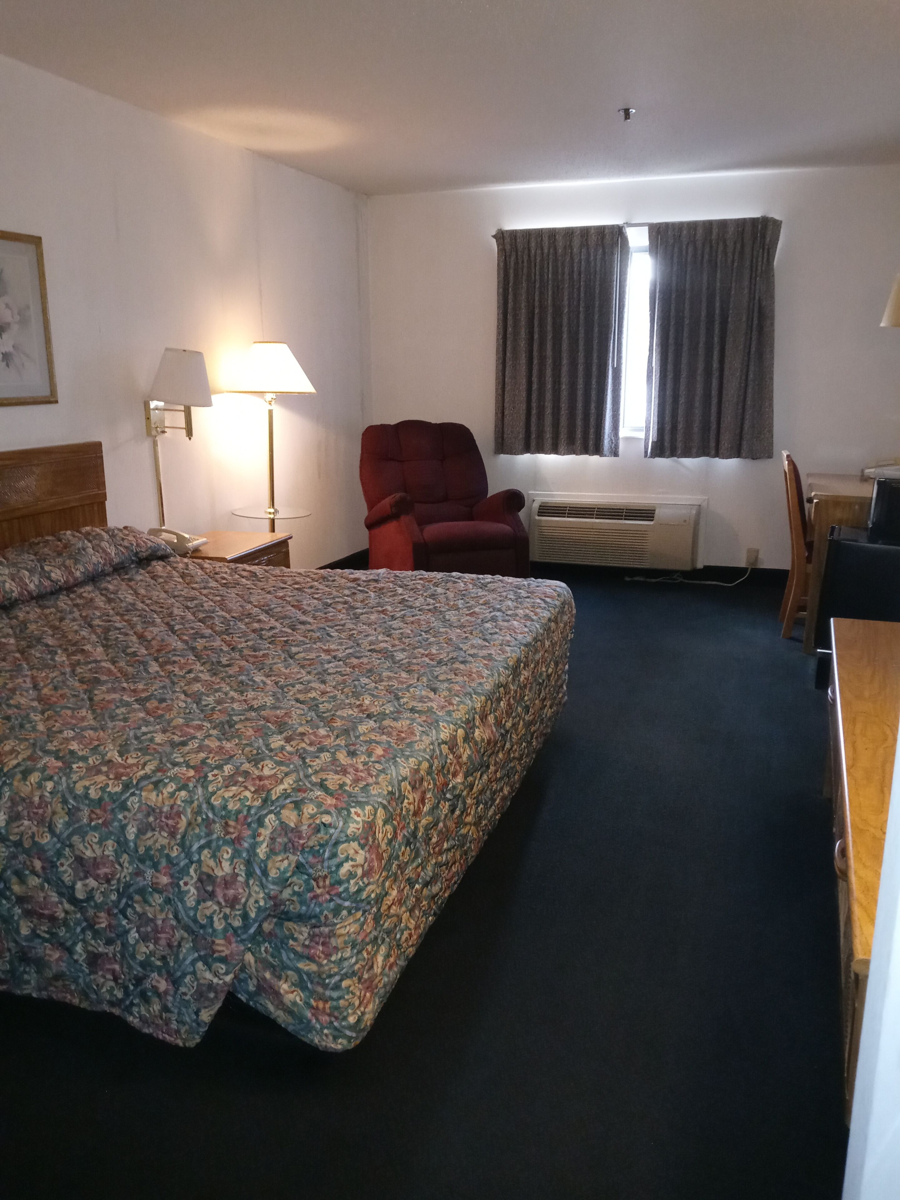 New Martinsville Inn
