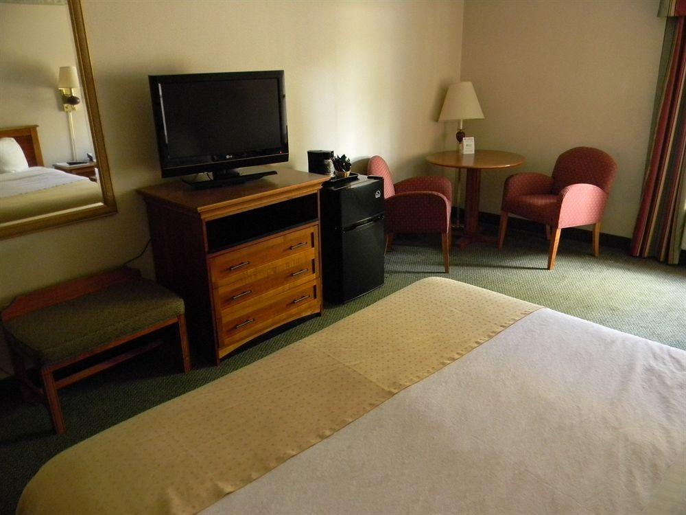 Holiday Lodge Hotel & Conference Center