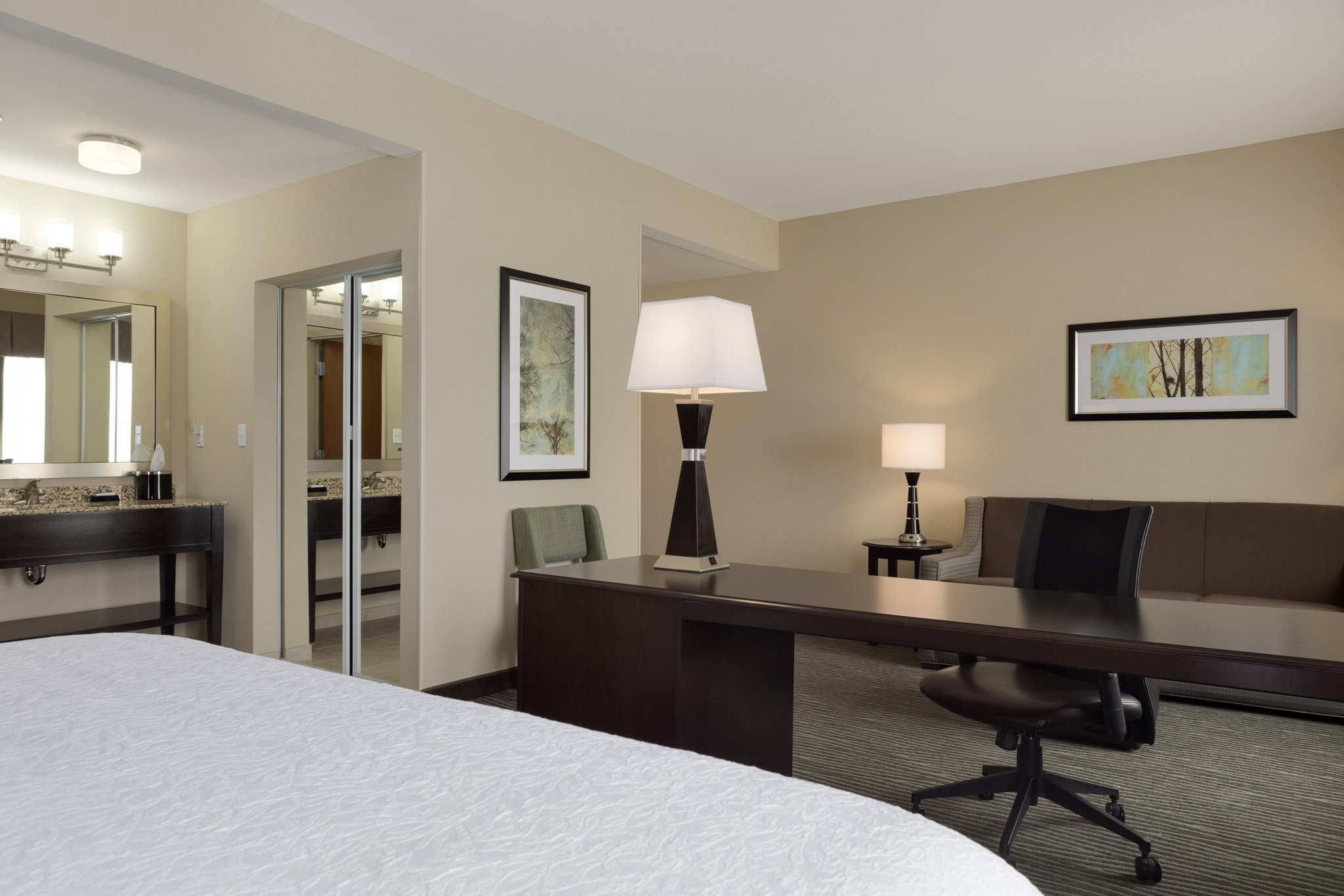 Hampton Inn & Suites Parkersburg Downtown