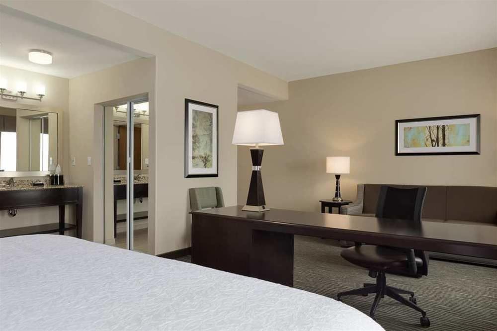 Hampton Inn & Suites Parkersburg Downtown