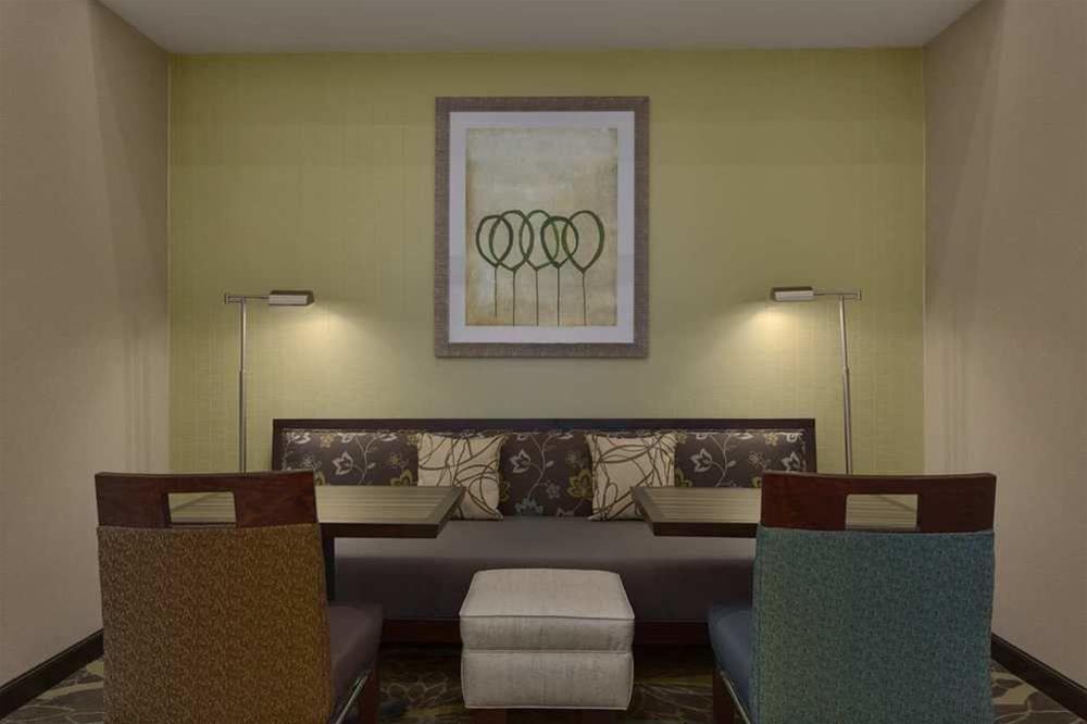 Hampton Inn & Suites Parkersburg Downtown