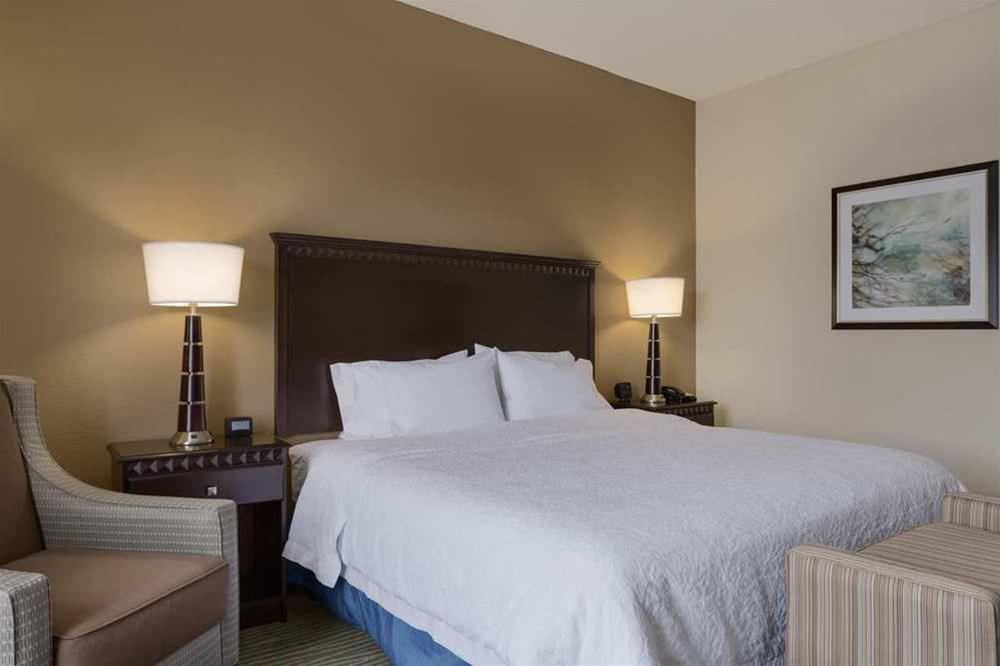 Hampton Inn & Suites Parkersburg Downtown