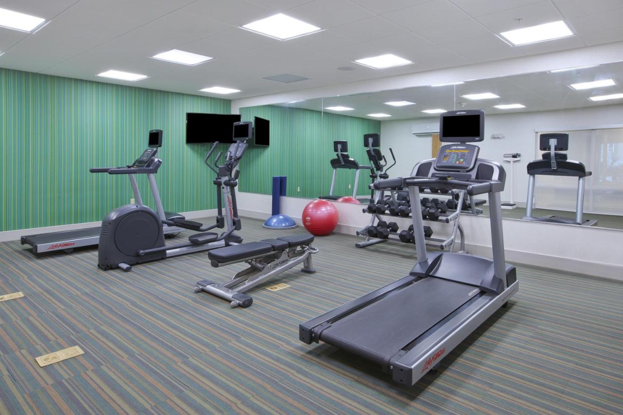 Holiday Inn Express & Suites Parkersburg East