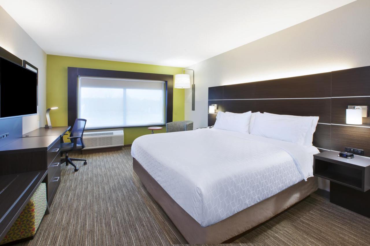 Holiday Inn Express & Suites Parkersburg East