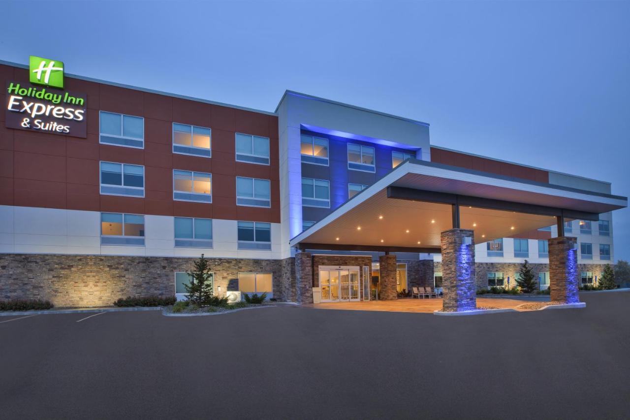 Holiday Inn Express & Suites Parkersburg East