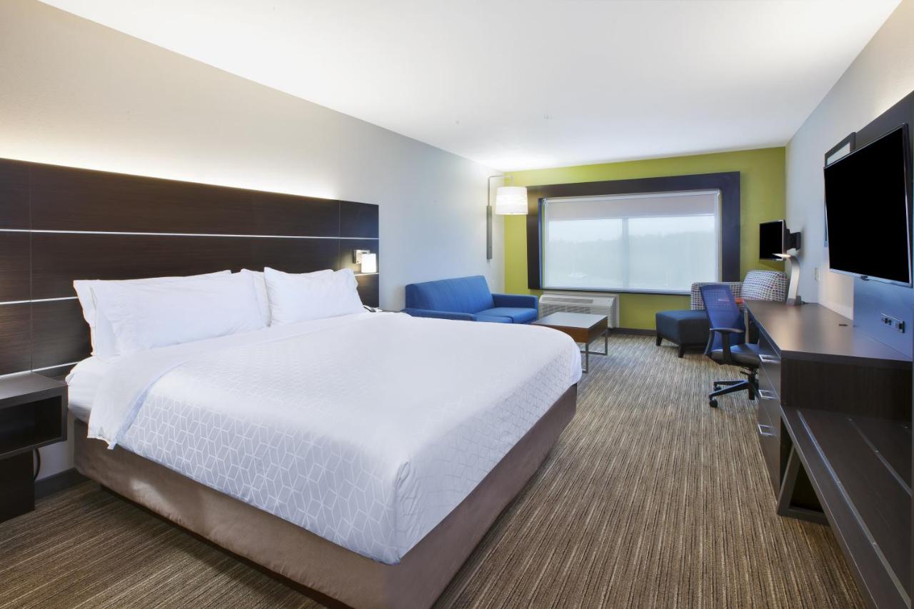 Holiday Inn Express & Suites Parkersburg East
