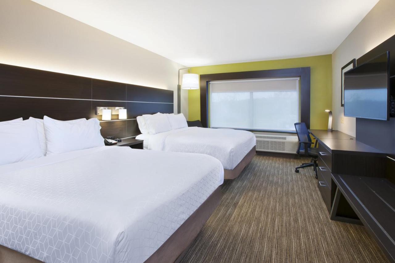 Holiday Inn Express & Suites Parkersburg East