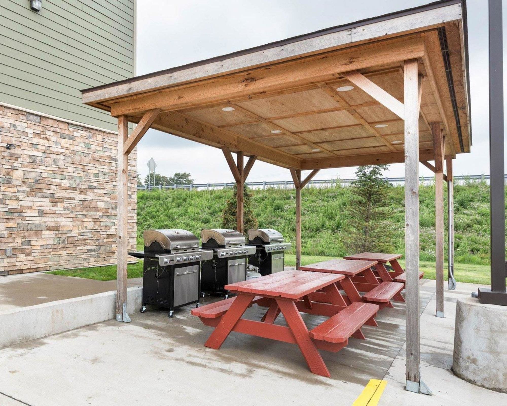 Suburban Studios Wheeling - Triadelphia