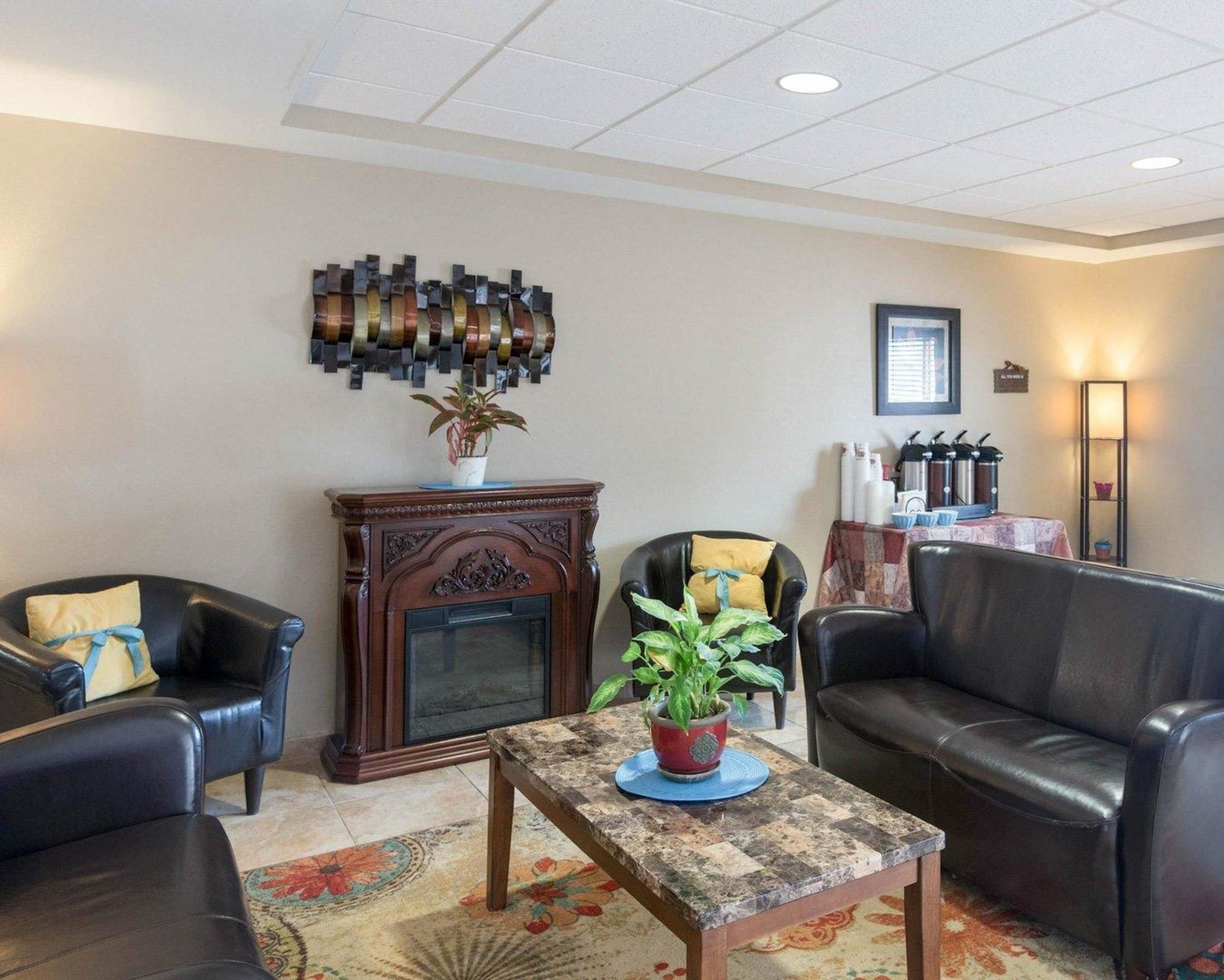 Suburban Studios Wheeling - Triadelphia