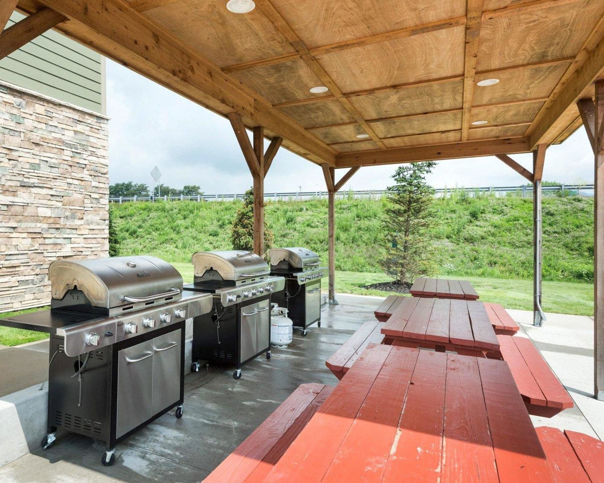 Suburban Studios Wheeling - Triadelphia